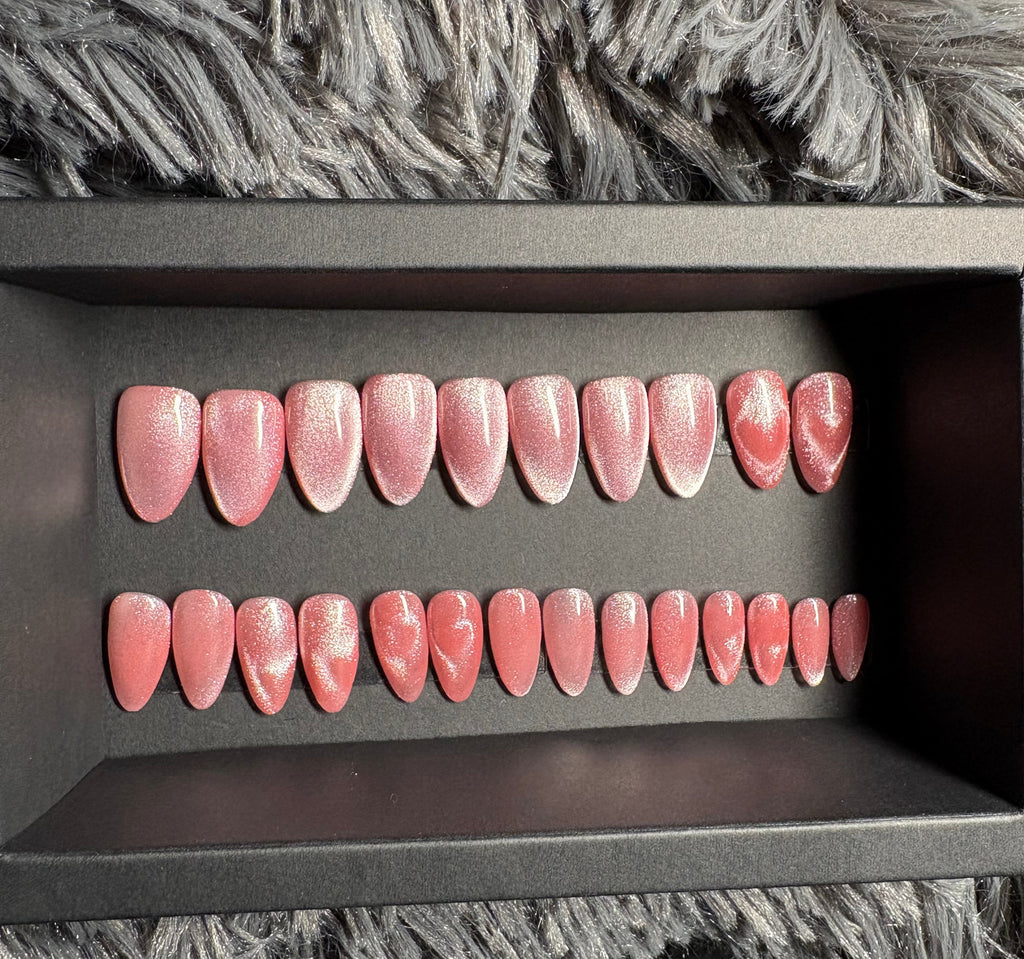 Cat Eye Hearts Medium Almond Set